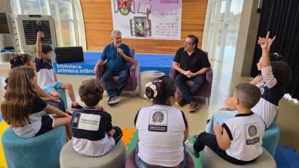 Alunos da rede municipal participam de bate-papo com o prefeito durante o Fliv alunos-da-rede-municipal-participam-de-bate-papo-com-o-prefeito-durante-o-fliv